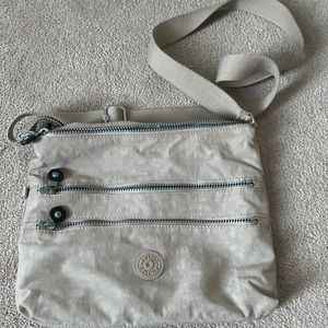 Adjustable crossbody or shoulder bag